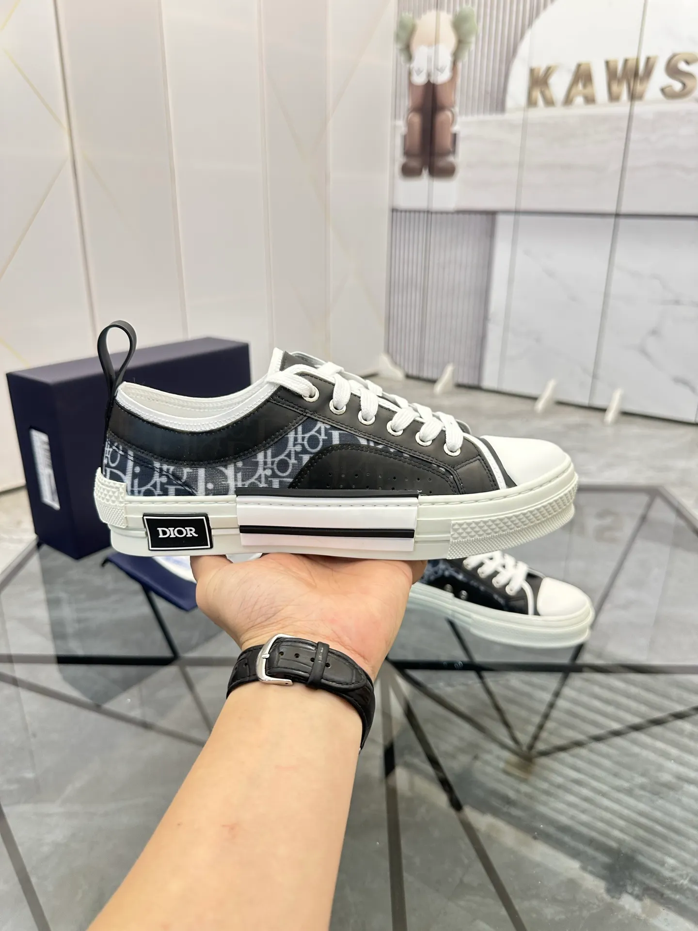 Selling men's shoes 💰: 💰P400¥ Product trademark: Dio* "Dior*" low-top casual shoes Regular size: 36-45 (can be customized to 46) Couple style B23 Product materials: Upper imported original fabric, breathable lining, original outsole. No.: 007